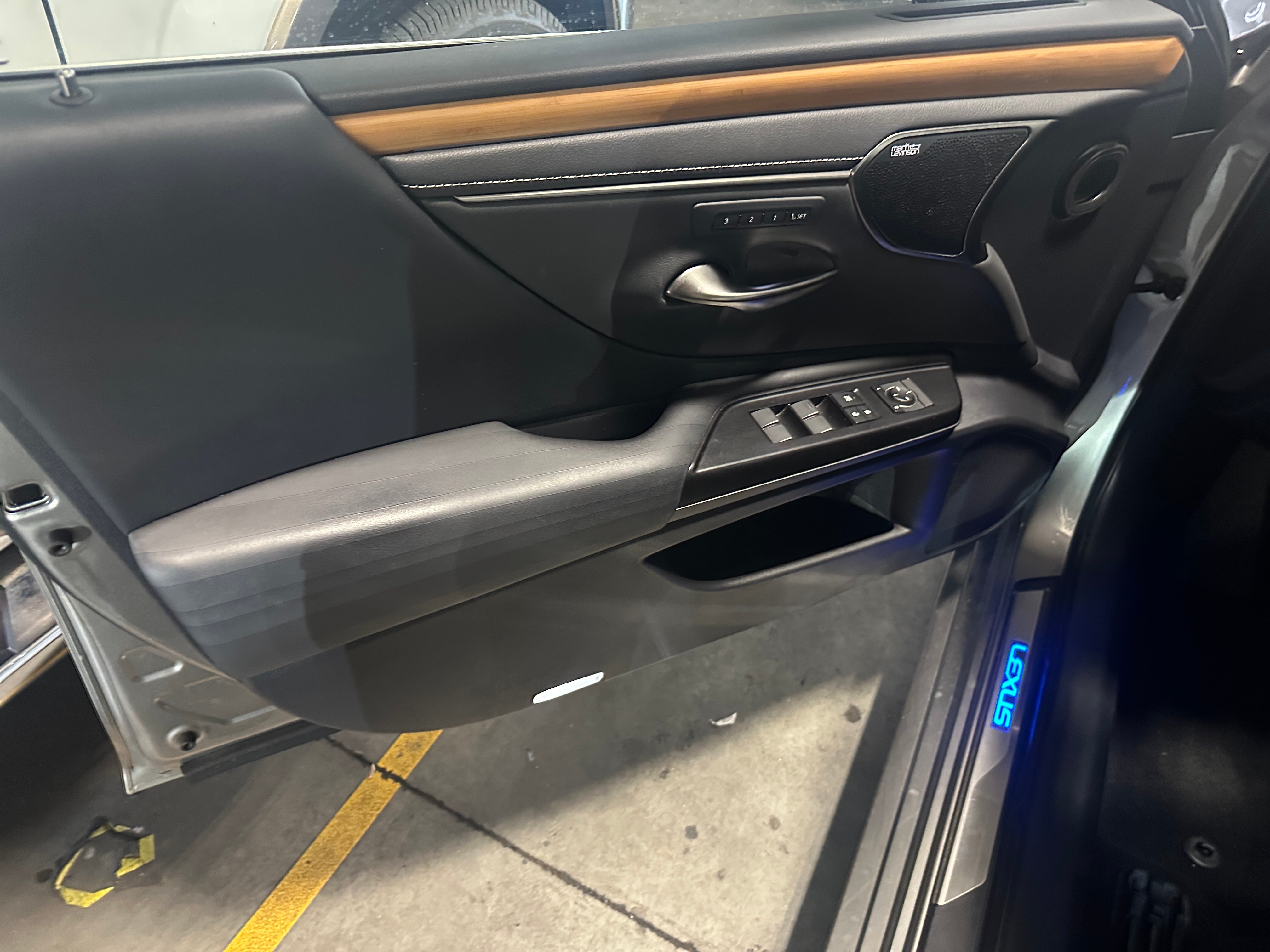 lexus es hybrid 2019 JTHB21B19K2031252 image lexus es hybrid 2019 JTHB21B19K2031252 image